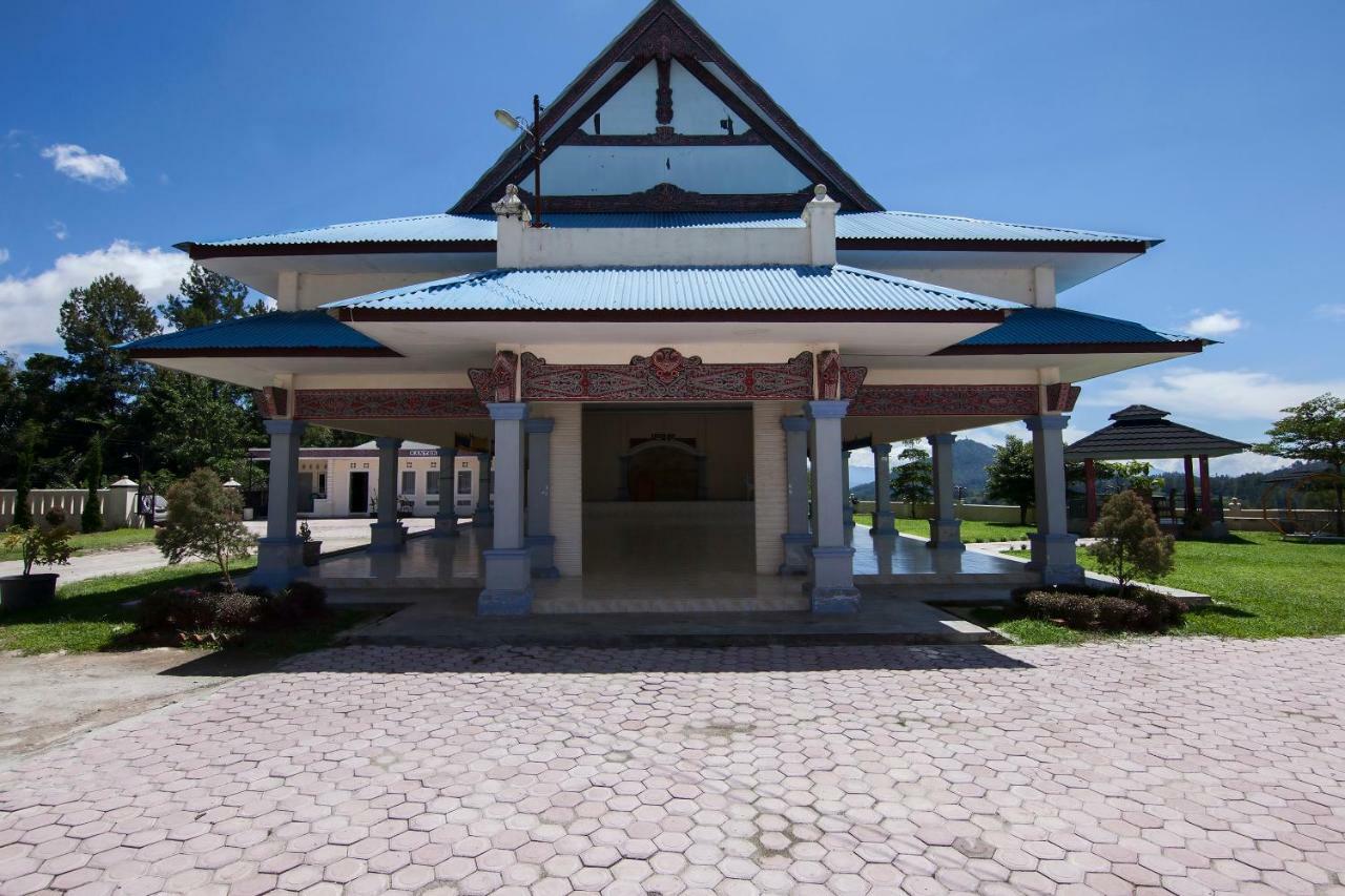 Oyo 719 Penginapan Panatapan Almonsari Resort Siborongborong Esterno foto
